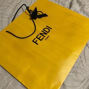 Shopping Fendi bag